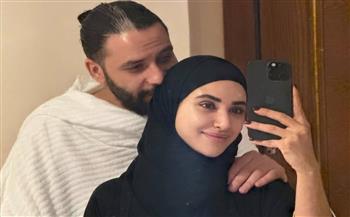 آية سماحة تحتفل بأول عمرة مع زوجها