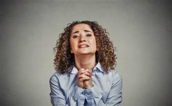 لماذا تعتذر بعض النساء رغم عدم ارتكابهن خطأ؟.. 3 أسباب شائعة