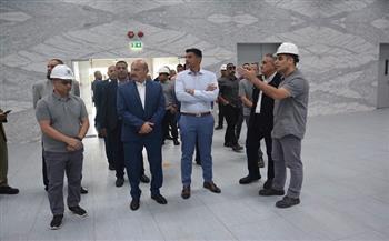 وزير الصناعة يتفقد مجمعي الأسمدة بالسويس ويستعرض خطط التوسع وتعزيز الصادرات