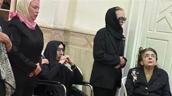 انهيار نجلاء فتحي في جنازة ابنتها ياسمين أبو النجا  