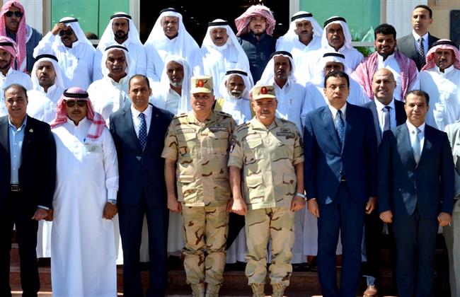 القوات المسلحة تنظم عددا من اللقاءات مع شيوخ وعواقل سيناء ومطروح