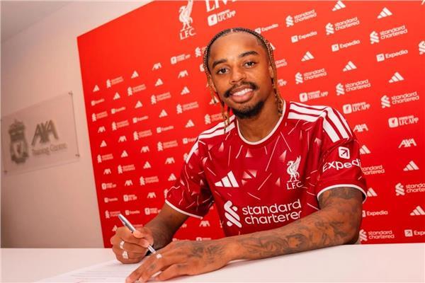 بديل محمد صلاح.. ليفربول الإنجليزي يضم الفرنسي برادلي باركولا