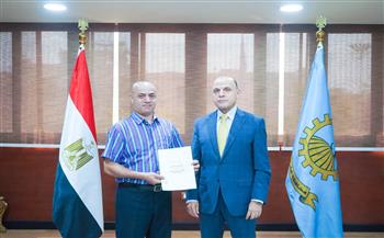 محافظ الغربية يُسلّم 4 عقود تقنين لأراضي أملاك الدولة للمستفيدين عبر المنصة الوطنية