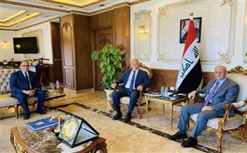 سفير بغداد يبحث مع مسئول من "أوراسكوم للإنشاءات" فرص الاستثمار في العراق