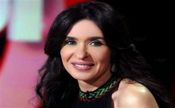 دينا تحسم حقيقة احتفاظها بجمالها ورشاقتها 