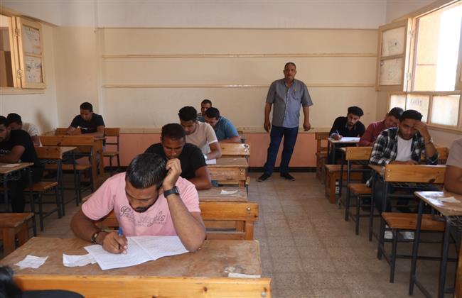انتظام أعمال امتحانات الدور الثاني للدبلومات الفنية بالمحافظات