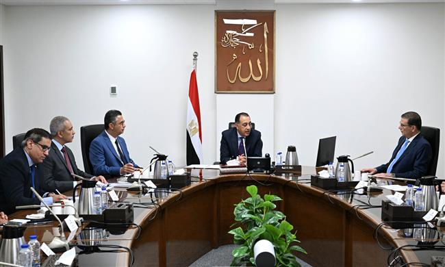 رئيس الوزراء يتابع جهود توافر المخزون الاستراتيجي من السلع والمنتجات الأساسية