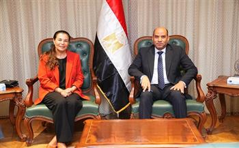 وزير العمل يلتقي رئيسة مجموعة النساجون الشرقيون ويُعلن 1100 فرصة عمل في مجالات الإنتاج والهندسة والتشغيل