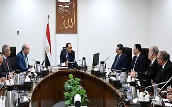 رئيس الوزراء يستعرض الموقف التنفيذي لمشروع مبني الركاب 4 بمطار القاهرة الدولي