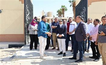 محافظ الوادي الجديد تتابع أعمال تطوير مركز التنمية الشبابية بالخارجة 