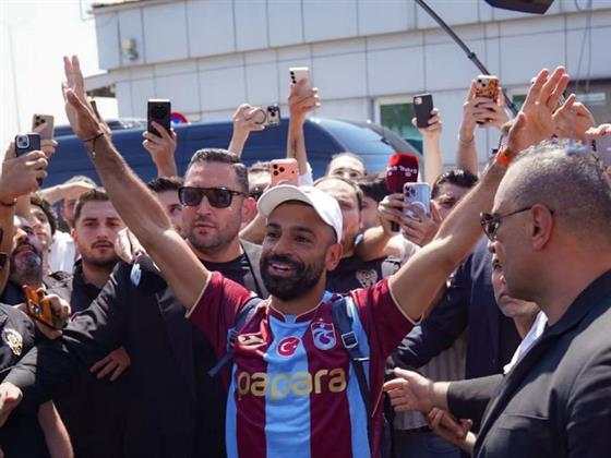 محمد صلاح يصل إلى تركيا بعد انضمامه إلى صفوف نادي طرابزون سبور
