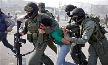 الاحتلال الإسرائيلي يعتقل 13 فلسطينيًا في الضفة الغربية