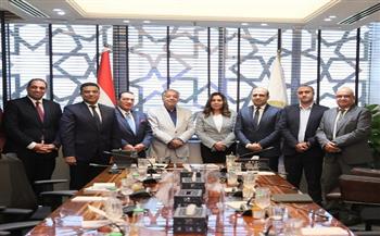 وزيرة التنمية المحلية والبيئة تناقش مع رئيس غرفة الصناعات الكيماوية تعزيز صناعة تدوير المخلفات 