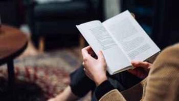 هل تفضلين الكتب الورقية عن الإلكترونية؟.. سمات تميز شخصيتك