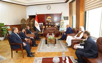 محافظ مطروح يبحث مع وزير العمل تعزيز التدريب المهني وتوفير فرص عمل للشباب