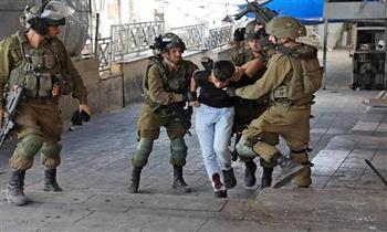الاحتلال الإسرائيلي يعتقل مالايقل عن 11 فلسطينيا من مدن الضفة