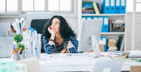 5 عادات تستنزف طاقتك دون إدراكك.. منها الشعور بالذنب عند الراحة