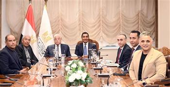 وزير الشباب والرياضة يستقبل مستشار رئيس الجمهورية للتنمية المحلية لبحث تعزيز السياحة الرياضية