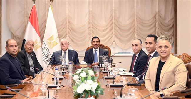 وزير الشباب والرياضة يستقبل مستشار رئيس الجمهورية للتنمية المحلية لبحث تعزيز السياحة الرياضية  