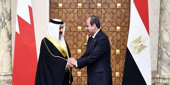 الرئيس السيسي يستقبل ملك البحرين بمطار العلمين