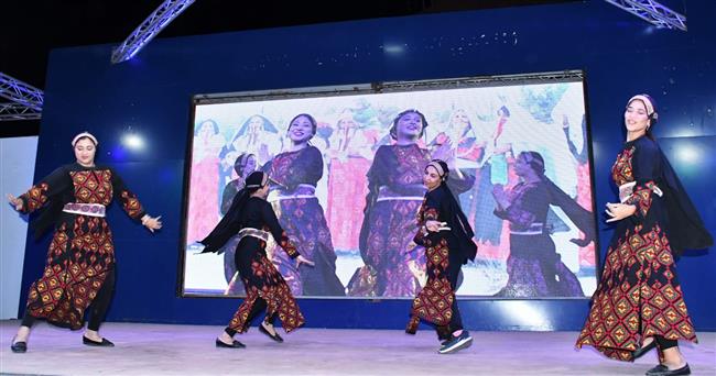 عروض التراث السيناوي والبورسعيدي في رابع أيام "شاطئ الفن" بمطروح