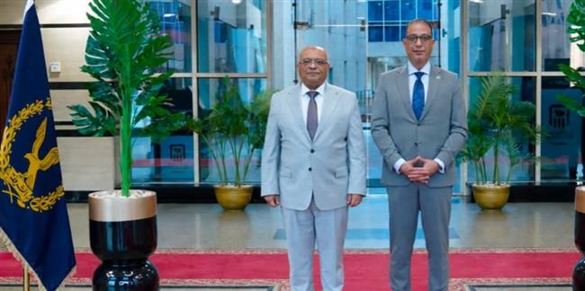 محافظ الجيزة يهنئ اللواء حاتم حسن بمناسبة توليه مهام مساعد وزير الداخلية لقطاع أمن الجيزة