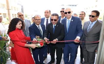  محافظ المنوفية ورئيس الجامعة يفتتحان معرض المشروعات الطلابية بكلية الهندسة 