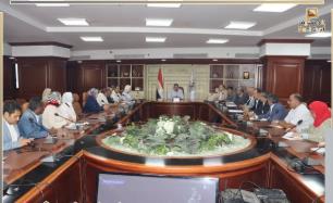 نائب محافظ بني سويف يعقد اجتماعا بفريق العمل ضمن الإعداد لتنظيم معرض ومؤتمر النباتات الطبية والعطرية