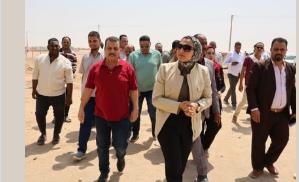محافظ الوادى الجديد تتفقد مجمع كهرباء درب الأربعين