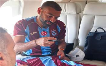 محمد صلاح لجماهير طرابزون سبور من الطائرة: أراكم قريبا