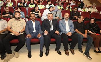 بمشاركة 25 فرقة فنية.. السكرتير العام للمحافظة يطلق إشارة بدء "شاطئ الفن" بالبحر الأحمر