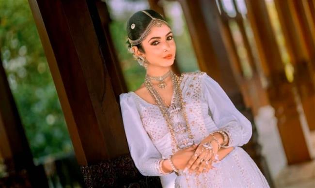 تغريم ملكة جمال في سريلانكا بسبب الرقص بالثعبان