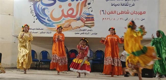"شاطئ الفن" يواصل إبداعه في دمياط ورأس البر