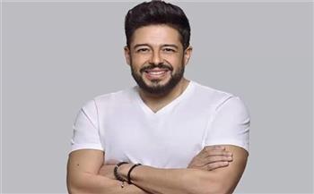 محمد حماقي يواصل بروفات حفله بعد نجاح «سمعوني»