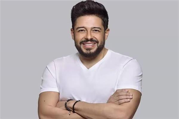 محمد حماقي يواصل بروفات حفله بعد نجاح «سمعوني»