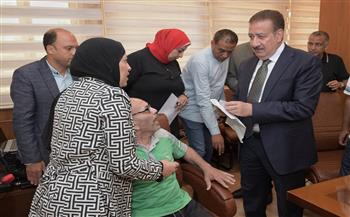 محافظ بورسعيد يواصل سلسلة لقاءاته الأسبوعية مع المواطنين.. ويوجه بحلول عاجلة للشكاوى والطلبات الإنسانية