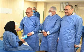 مستشفى سوهاج الجامعي تنجح في زراعة 57 عدسة لمرضى المياه البيضاء وإنهاء حالات من قوائم الانتظار 
