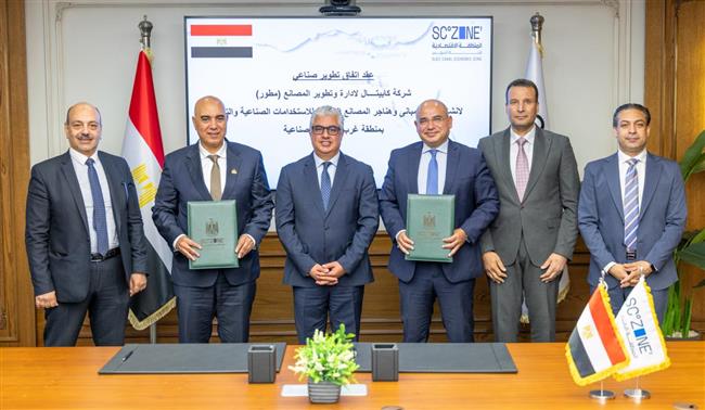 رئيس اقتصادية قناة السويس يشهد توقيع عقد "كابيتال" لإقامة مصانع وأماكن تخزين جاهزة للإيجار   