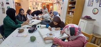  التدريب على تنفيذ الغرز المختلفة ضمن فاعليات مشروع «مقتطفات حرفية» بثقافة المنيا 