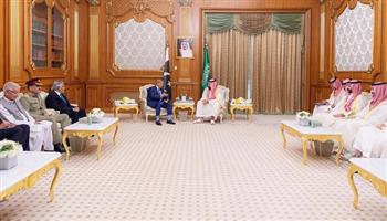 ولي العهد السعودي يبحث مع الرئيس التركي ورئيس الوزراء الباكستاني تعزيز العلاقات الثنائية 