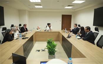 نائب وزير الصحة تبحث سبل التعاون مع الوكالة الفرنسية للتنمية وإكسبيرتيز فرانس للارتقاء بجودة الرعاية الصحية