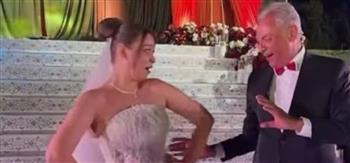 محمود حميدة يتصدر الترند بفرحته في حفل زفاف ابنته