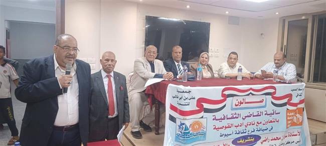 صور تذكارية ضمن فعاليات "المحبة والوفاء" ليلة إبداع أدبية بالقوصية