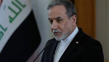 وزير الخارجية الإيراني: طهران ومسقط تناقشان حاليا مسارا مؤقتا لشحن البضائع لمضيق هرمز