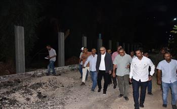 محافظ الأقصر: تنسيق فوري بين جهات المرافق والالتزام بالجداول الزمنية وسرعة إعادة رصف الشوارع