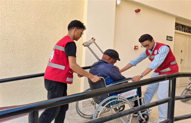 الهلال الأحمر ينظم قافلة لقياسات وصيانة الأطراف الصناعية لدعم الأشخاص ذوي الإعاقة بالمنيا