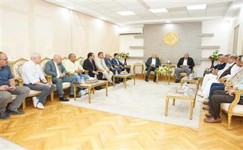 وزير الطيران المدني يبحث مع محافظ مطروح والقطاع السياحي سبل تنمية الحركة الجوية الوافدة