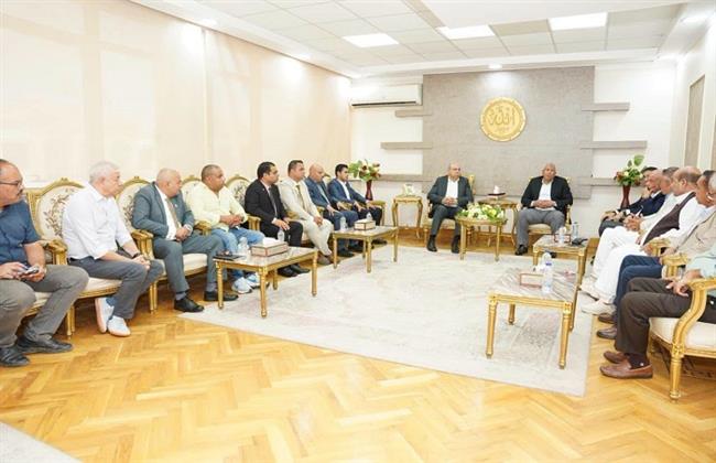 وزير الطيران المدني يبحث مع محافظ مطروح والقطاع السياحي سبل تنمية الحركة الجوية الوافدة