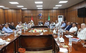 محافظ المنيا يوجه المسؤولين بسرعة الاستجابة لمطالب المواطنين