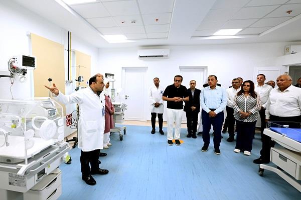 في مستهل جولته بمطروح.. رئيس الوزراء يتفقد أعمال تطوير ورفع كفاءة مستشفى رأس الحكمة المركزي